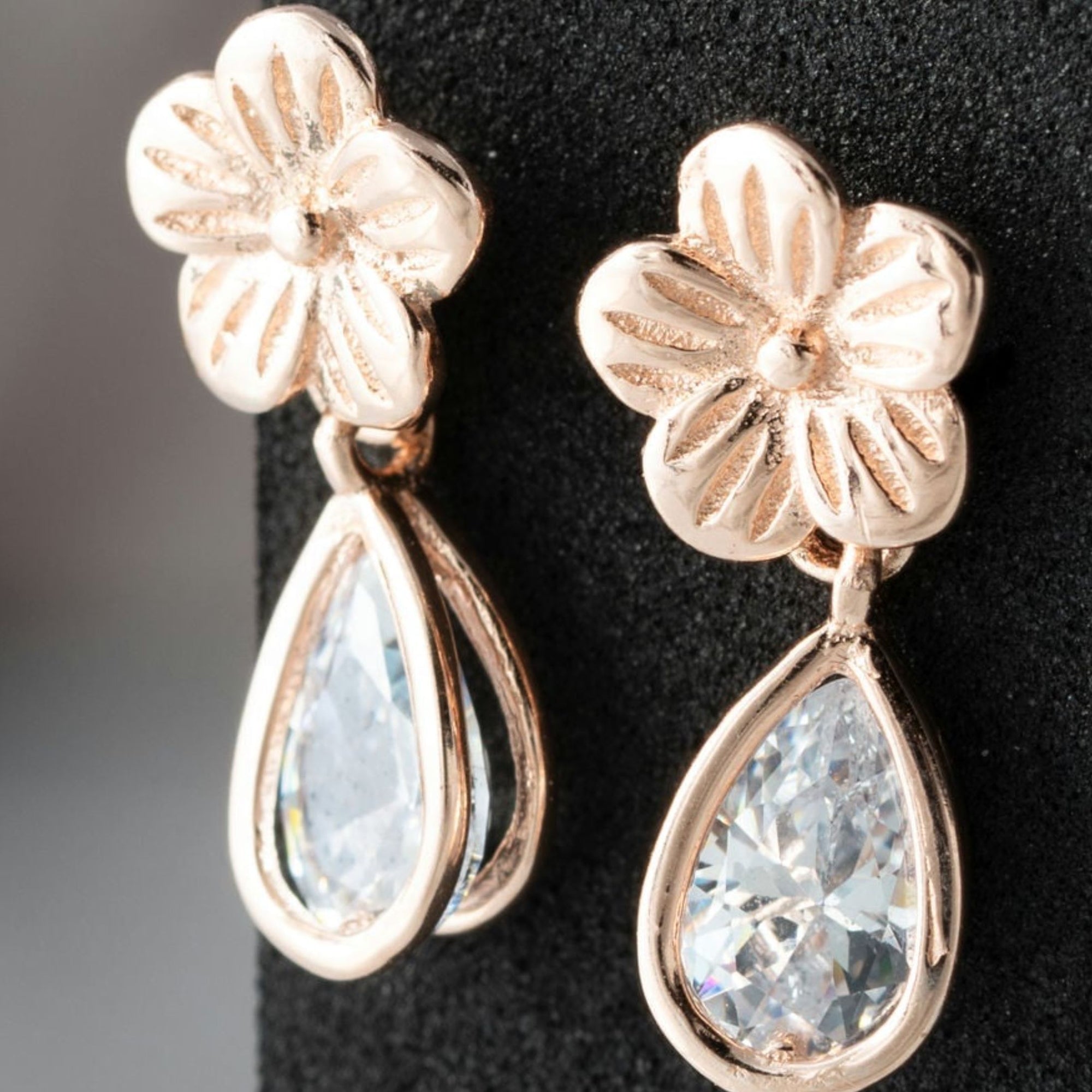 Dazzling Crystal Teardrop earrings