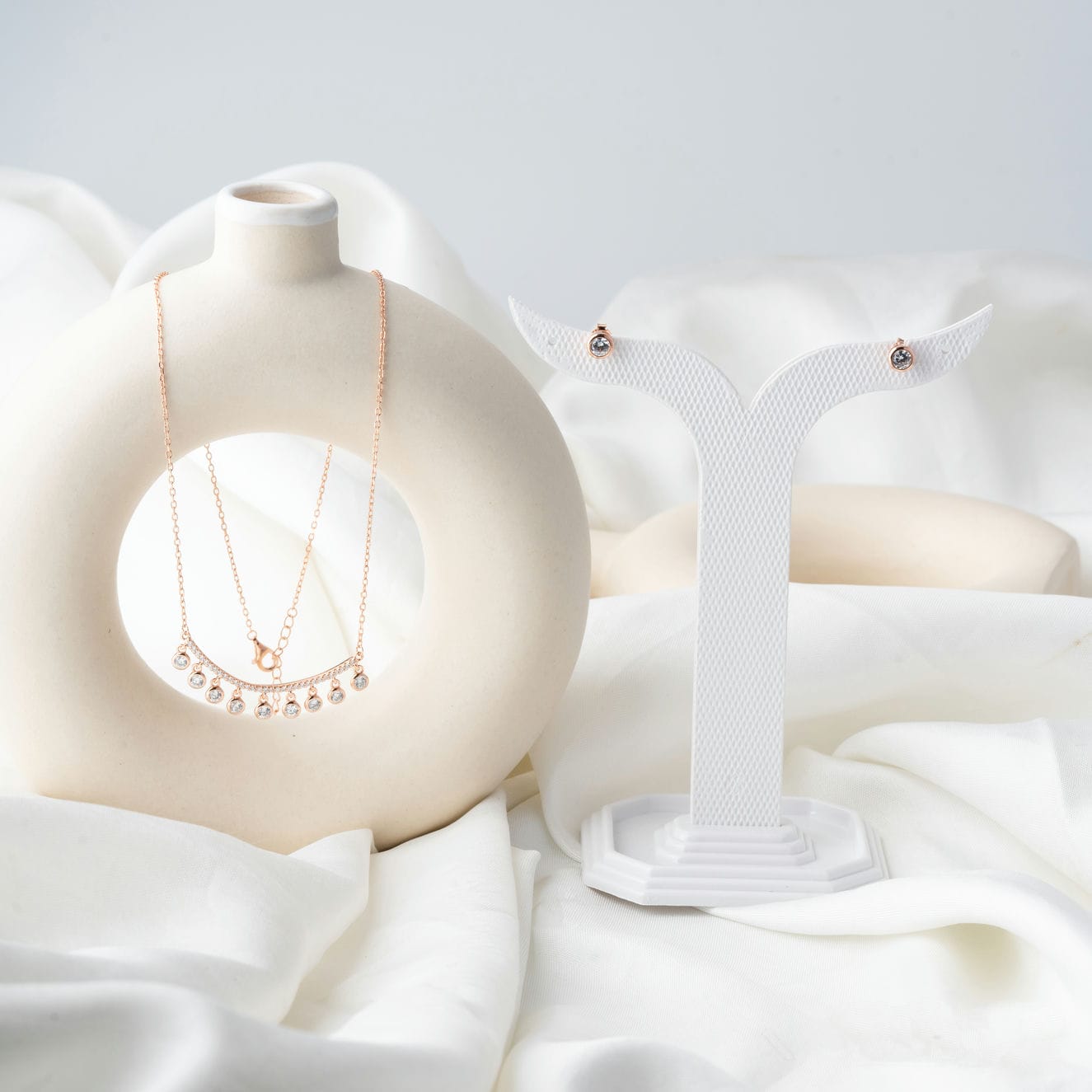 Chic Silver Pendant Necklace Set