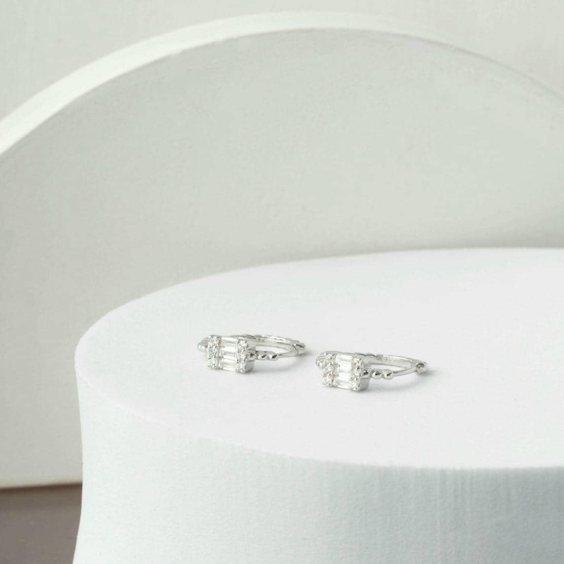 Baugatte Crystal Glow Studs