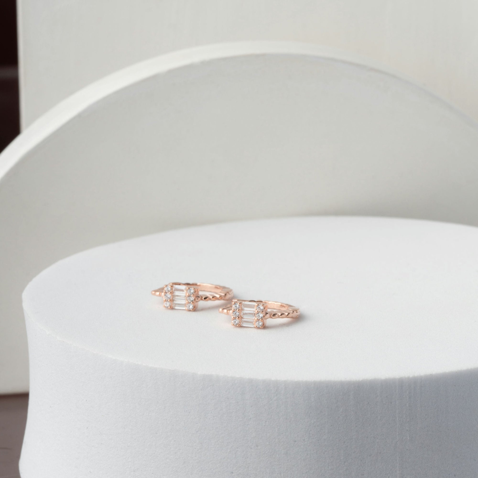 Baugatte Crystal Glow Studs