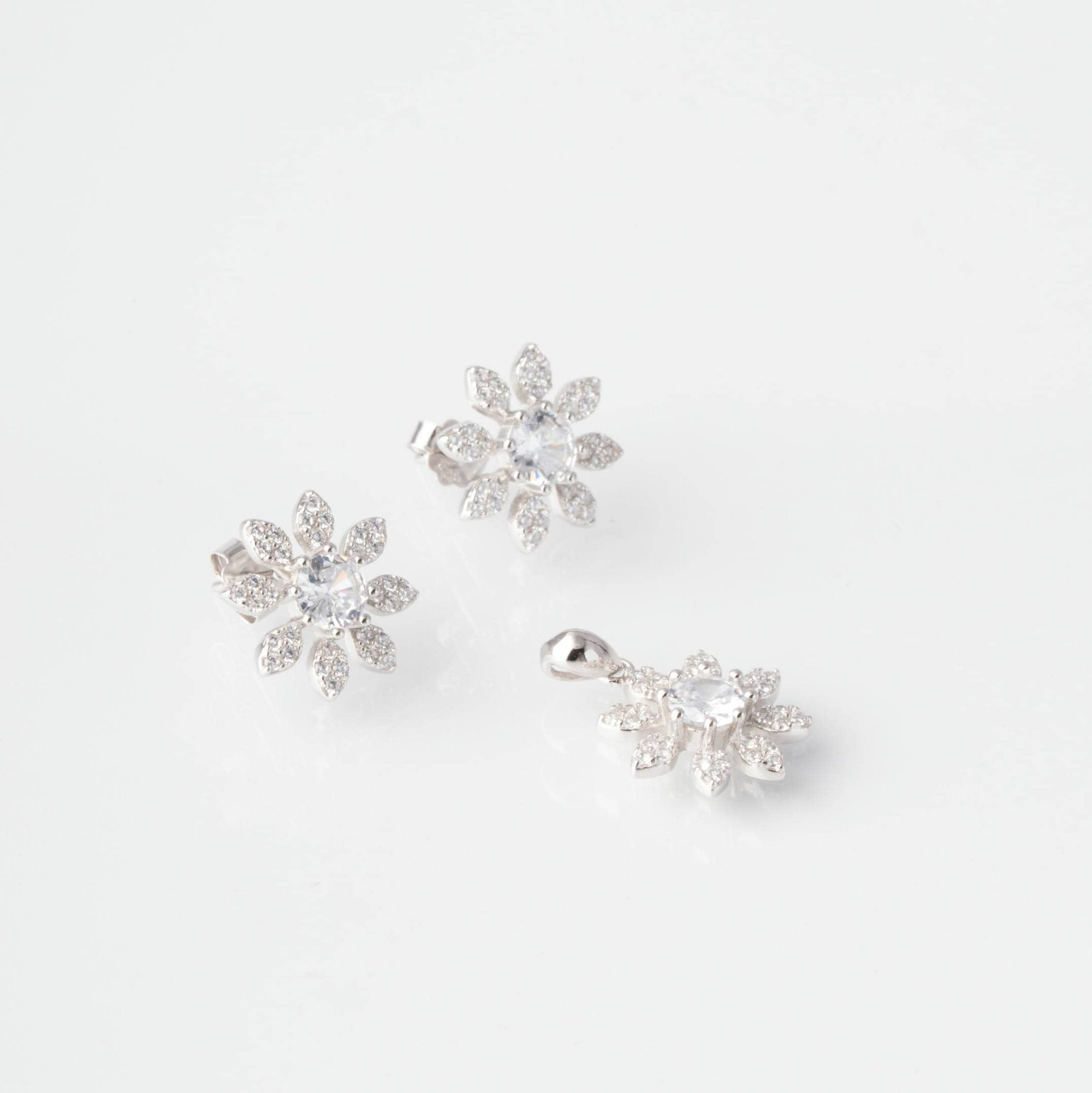 Rose gold plated floral pendant set