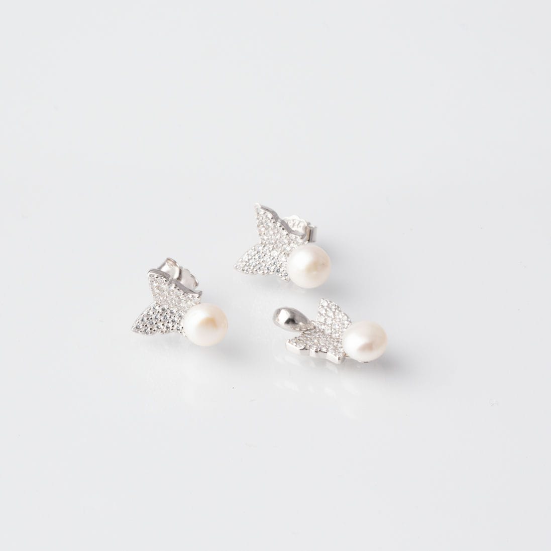 Pearl Winged pendant set