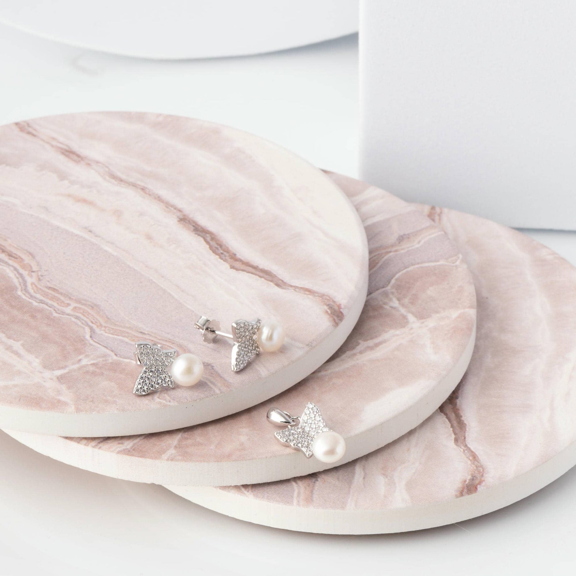 Rose gold plated Wings and Pearls pendant set