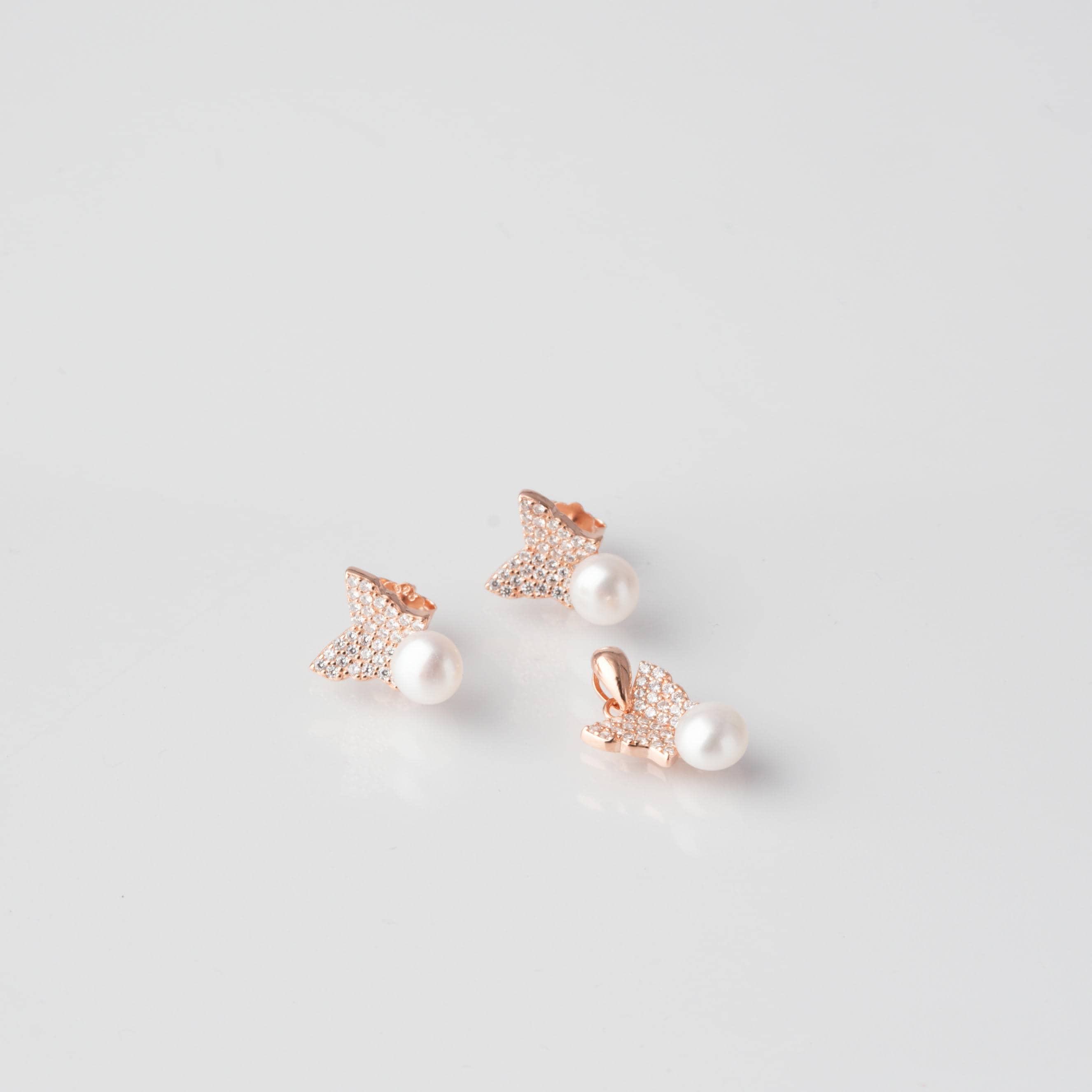 Pearl Winged pendant set