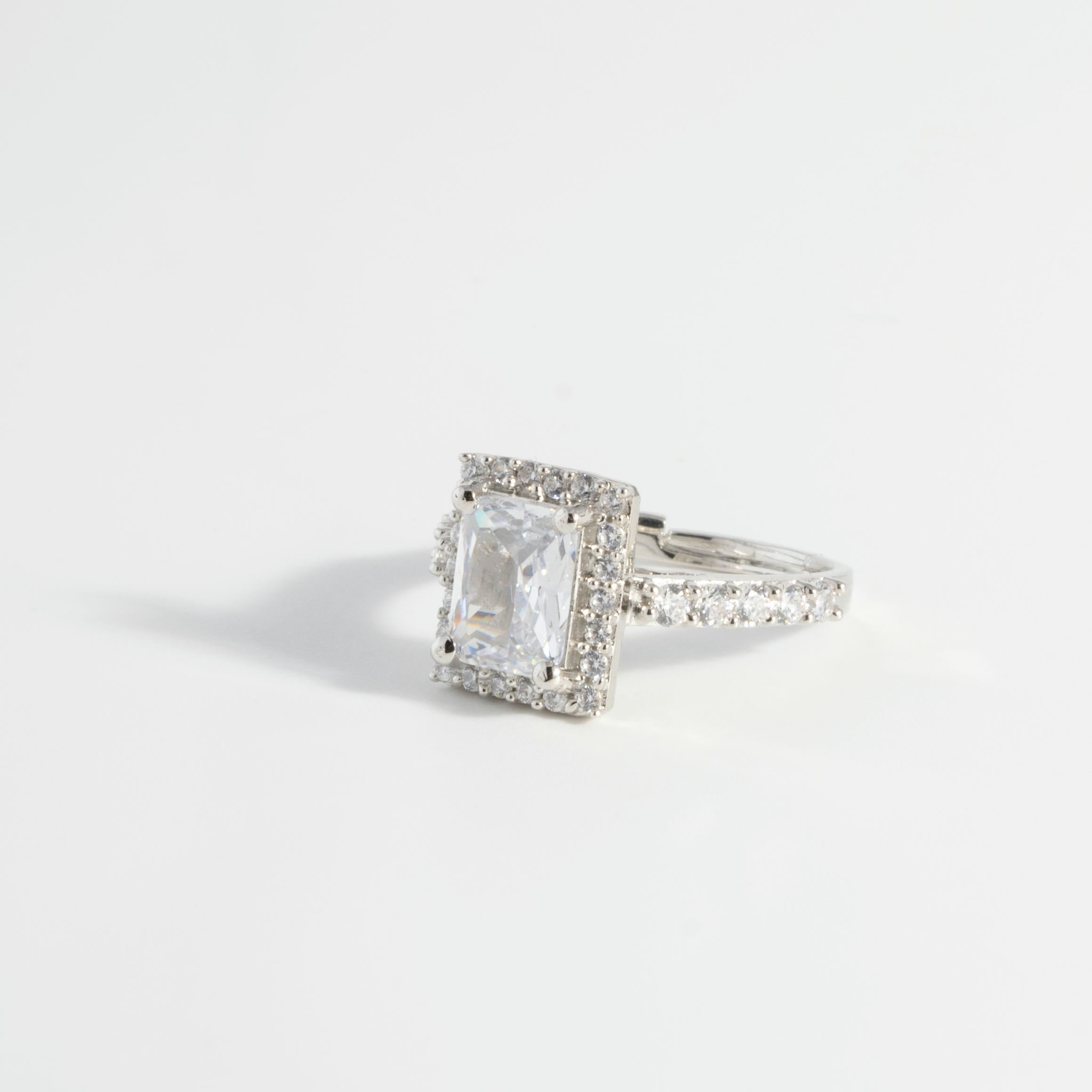 Luxe Aura Solitaire CZ Ring