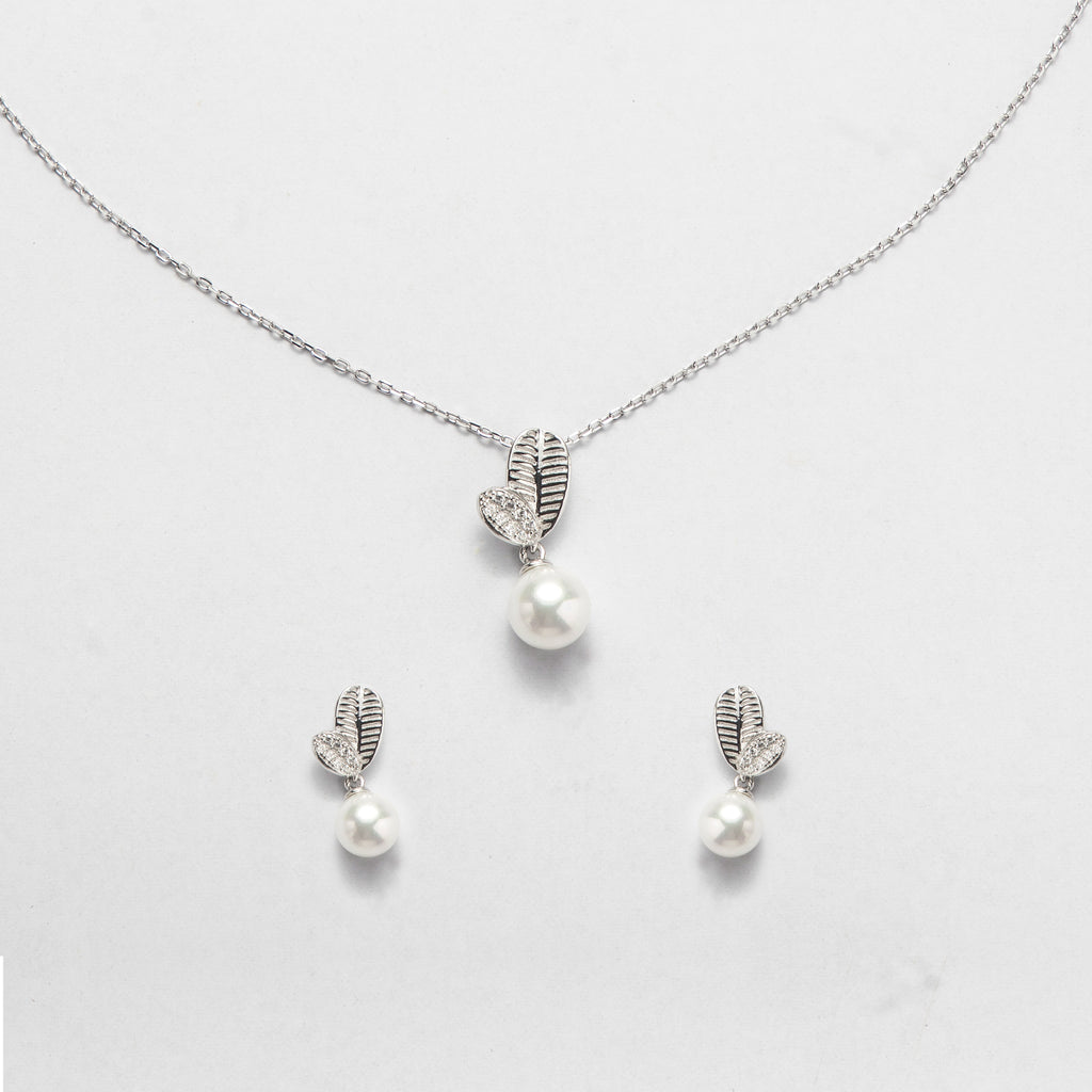 Pearl Leaf Elegance Pendant Necklace Set