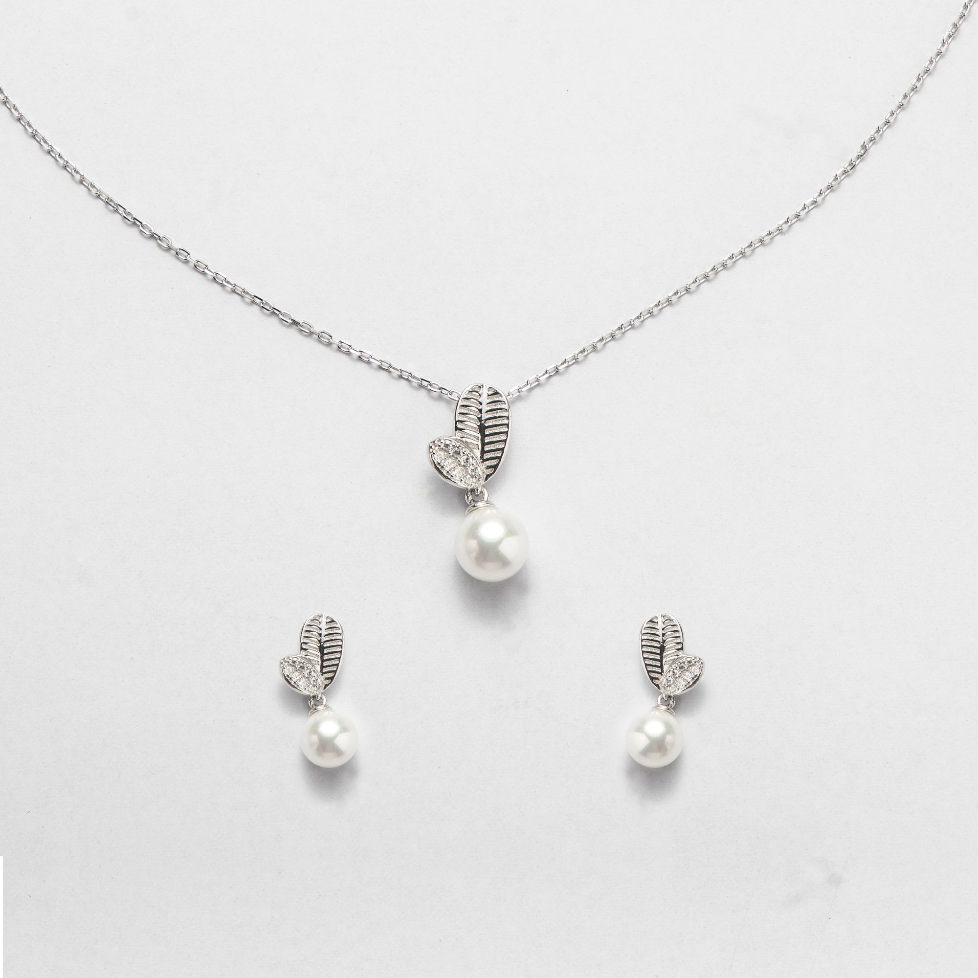 Pearl Leaf Elegance Pendant Necklace Set