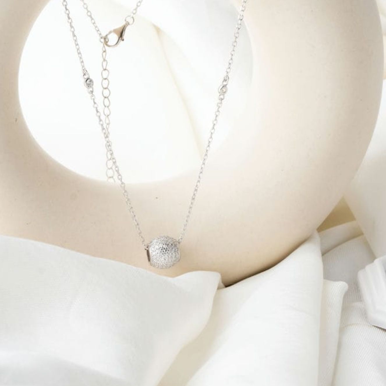 Modern Sphere Chain Adornment Pendant Necklace Set