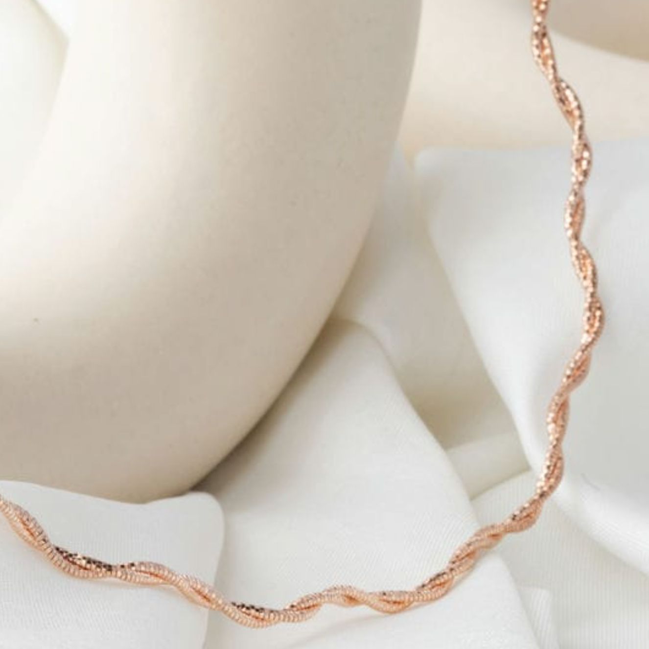 Rose gold intertwined Chain
